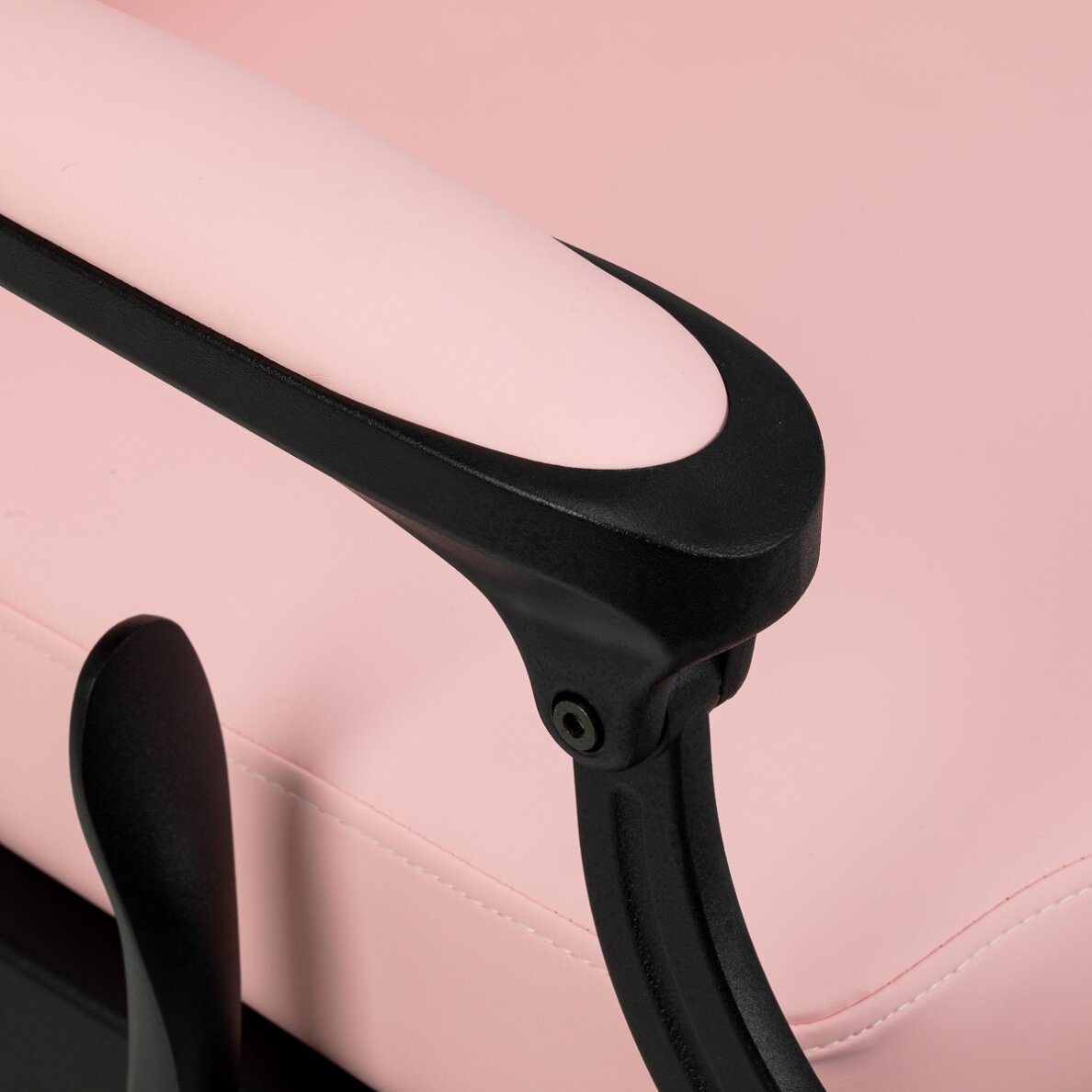 Professional barber chair for hairdressing salons and beauty salons GABBIANO PRESIDENT, pink 5 Professional barber chair for hairdressing salons and beauty salons GABBIANO PRESIDENT, pink 5