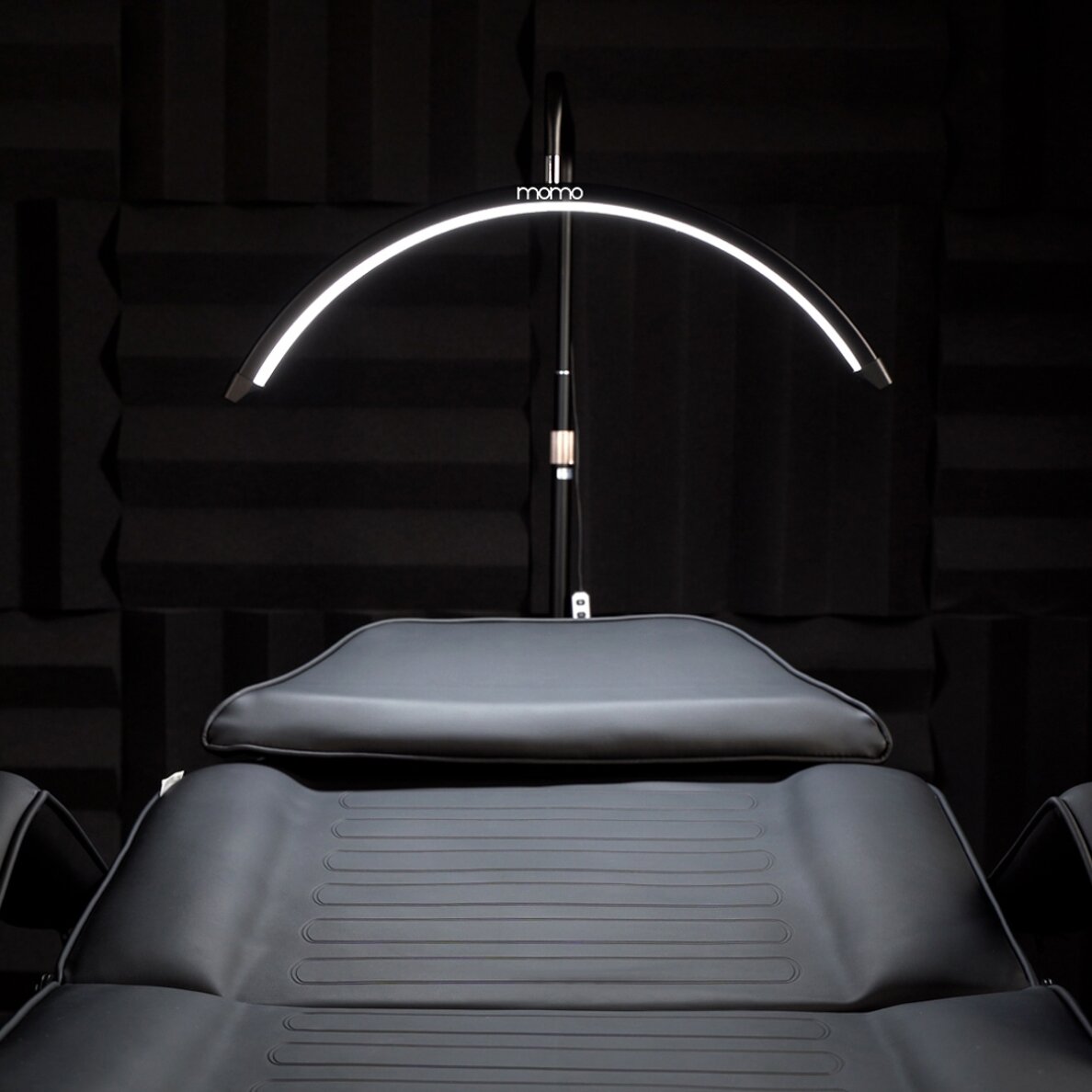 Professional makeup and eyelash lamp for beauticians and beauty salons MOMO MX6, pink 14