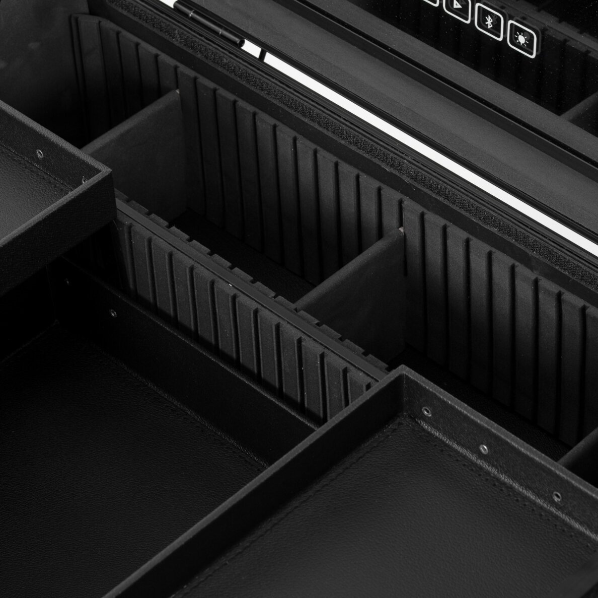 Professional cosmetic case with speakers PLUS BLACK 12
