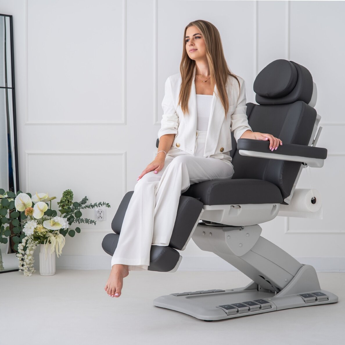 EVIA BALANCE Профессиональное электрическое кресло для косметологов  с функцией подогрева, черное. 5