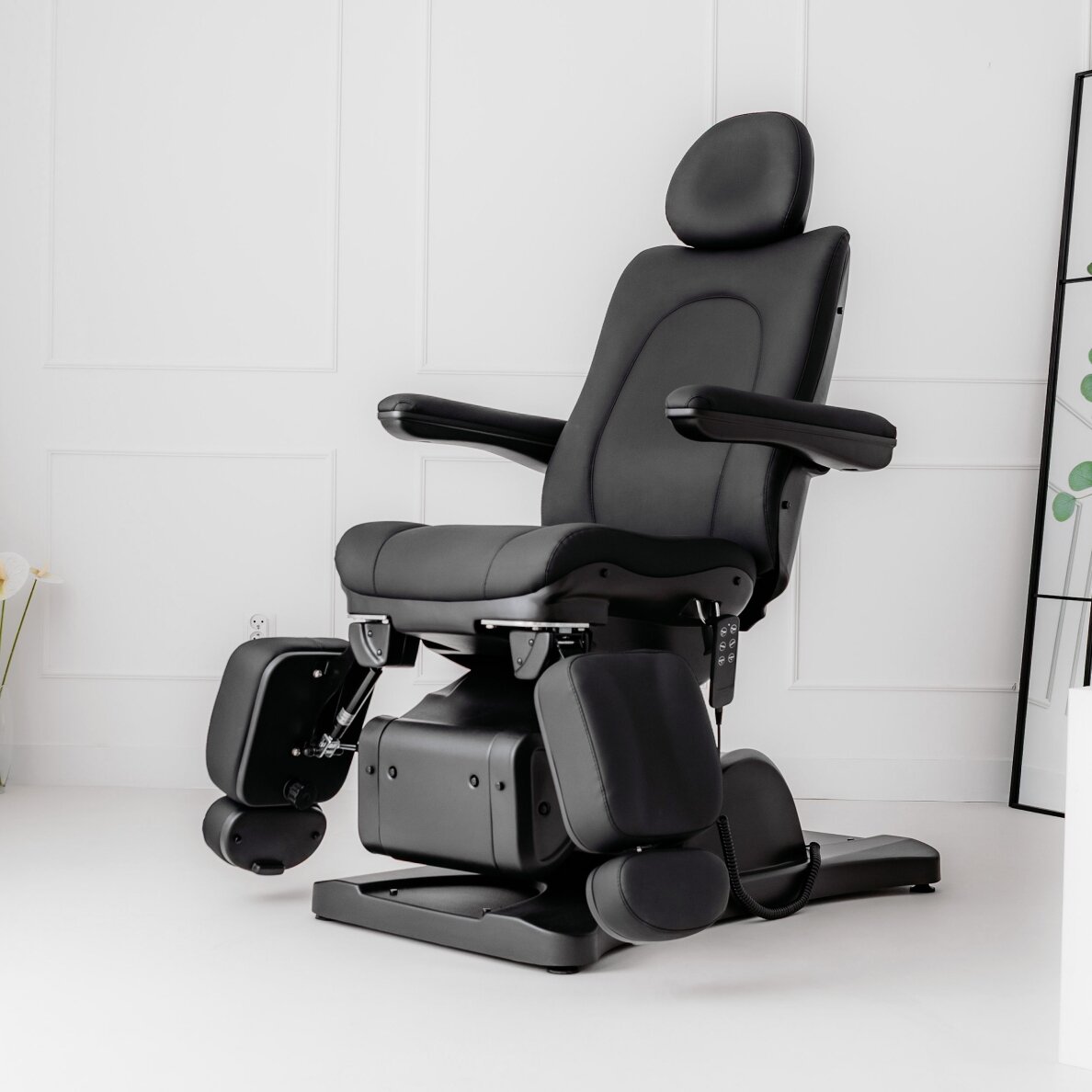 Профессиональное электрическое кресло для подологии SORINA PRO7, черное. 5