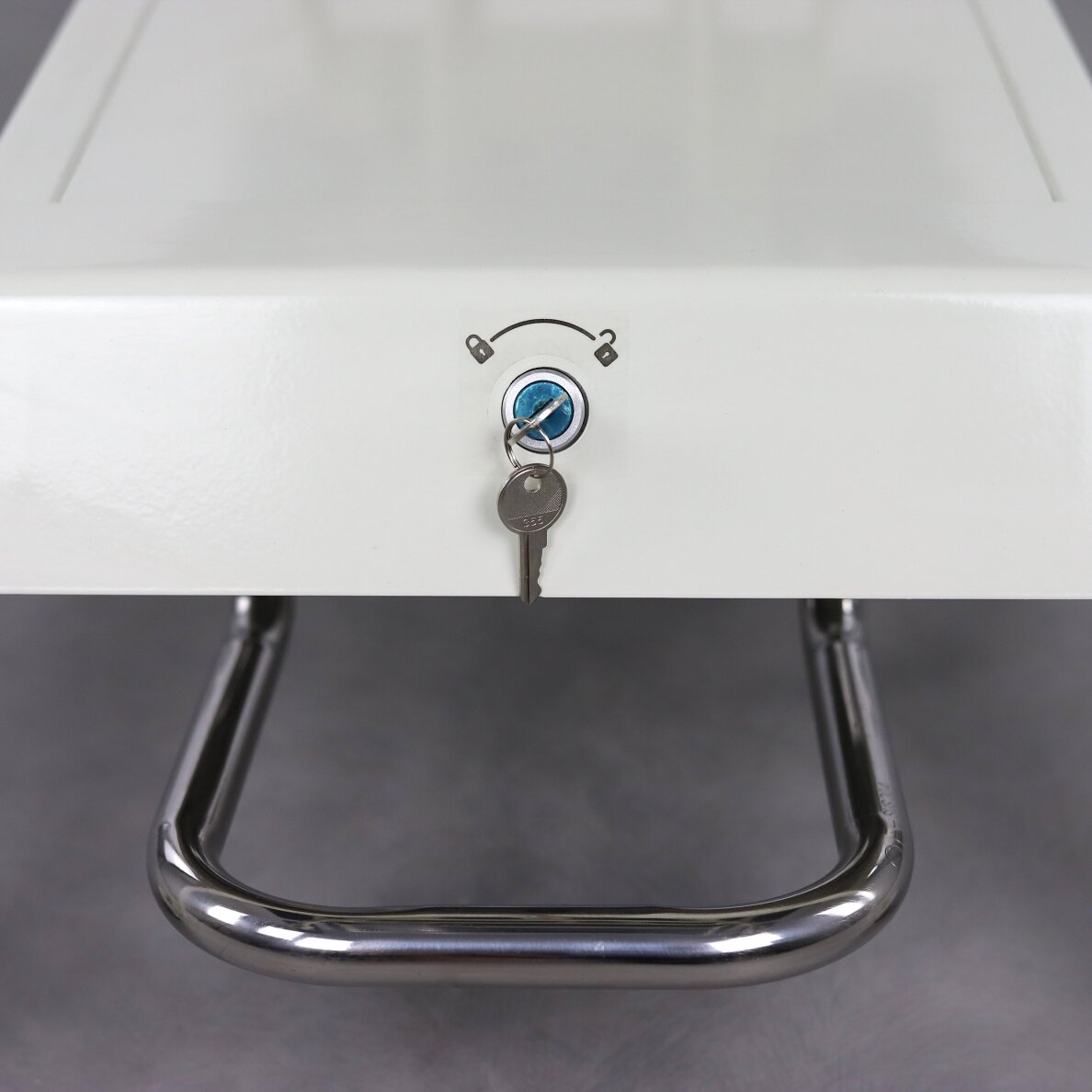 EVERO V4 ERGO professional electric 4-section massage and physiotherapy bed with foot control 9