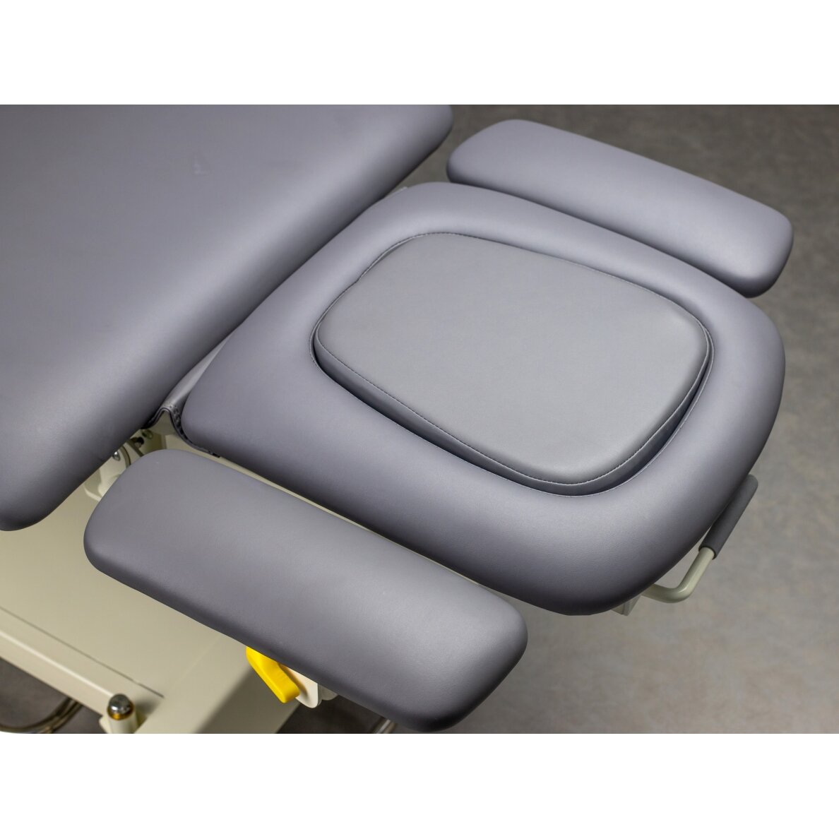EVERO V4 ERGO professional electric 4-section massage and physiotherapy bed with foot control 1 EVERO V4 ERGO professional electric 4-section massage and physiotherapy bed with foot control 1
