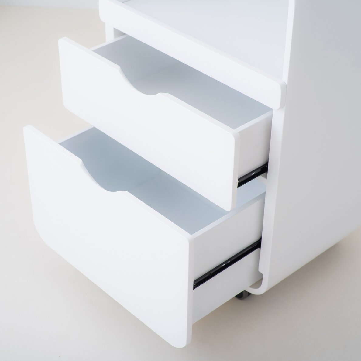 Professional cosmetic trolley OLIA with drawers and pull-out shelf 3 Professional cosmetic trolley OLIA with drawers and pull-out shelf 3