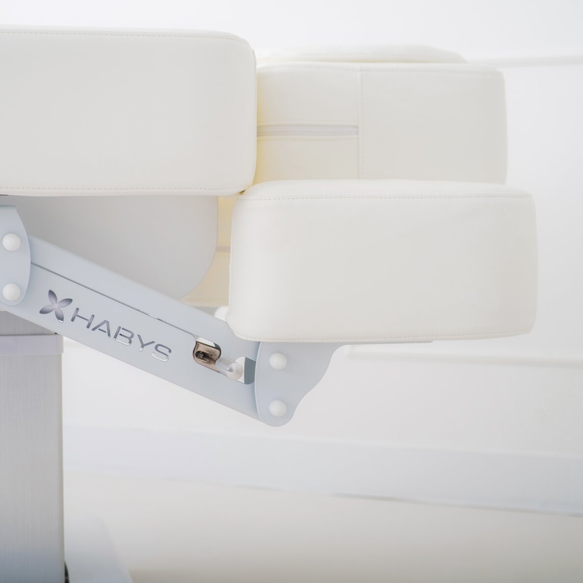 PRESTIA profesionali elektrinė kosmetologinė ir masažo lova-gultas su šildymo funkcija, baltos spalvos 16 PRESTIA profesionali elektrinė kosmetologinė ir masažo lova-gultas su šildymo funkcija, baltos spalvos 16