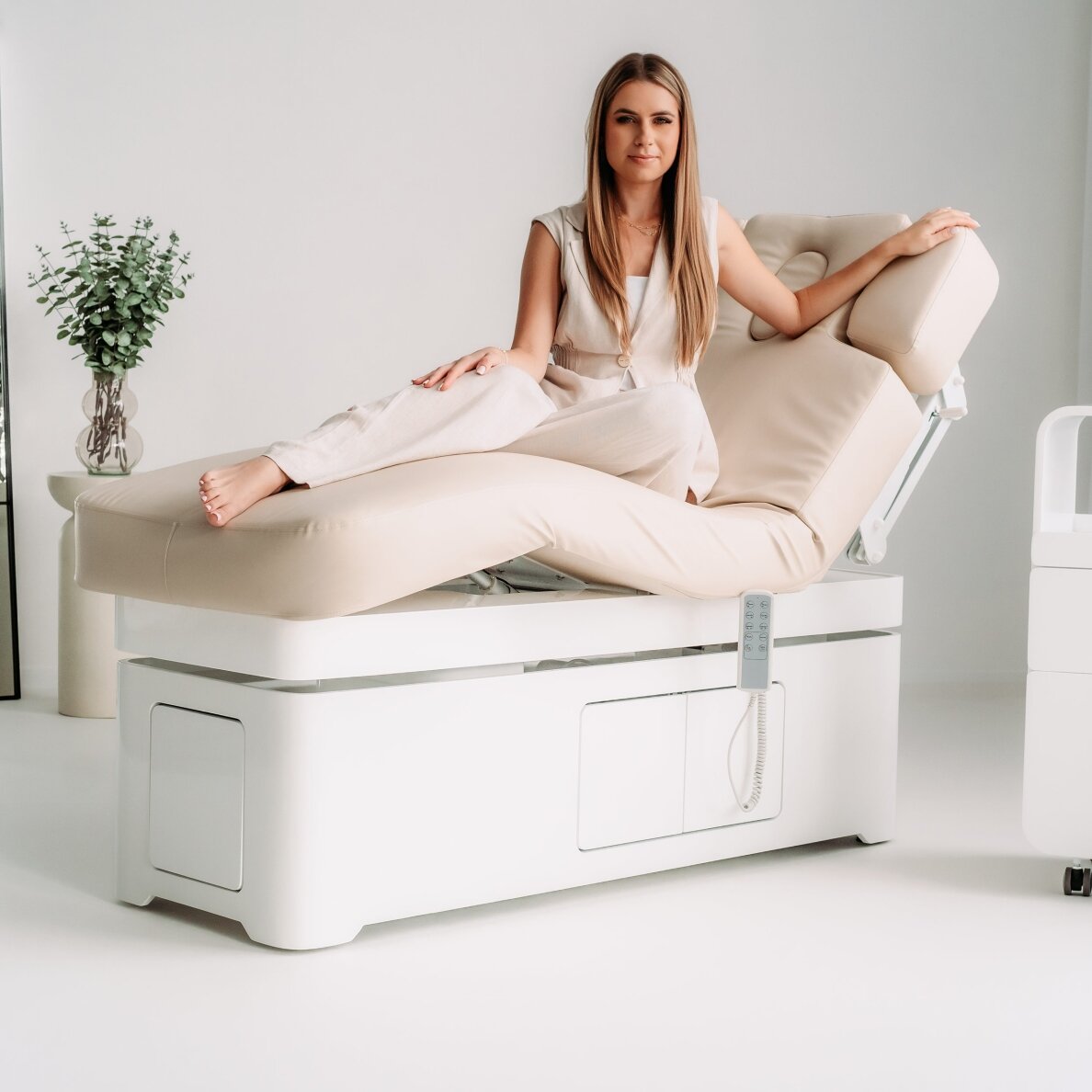 VELLIA electric SPA massage bed with heating function and integrated cabinet, beige 1 VELLIA electric SPA massage bed with heating function and integrated cabinet, beige 1