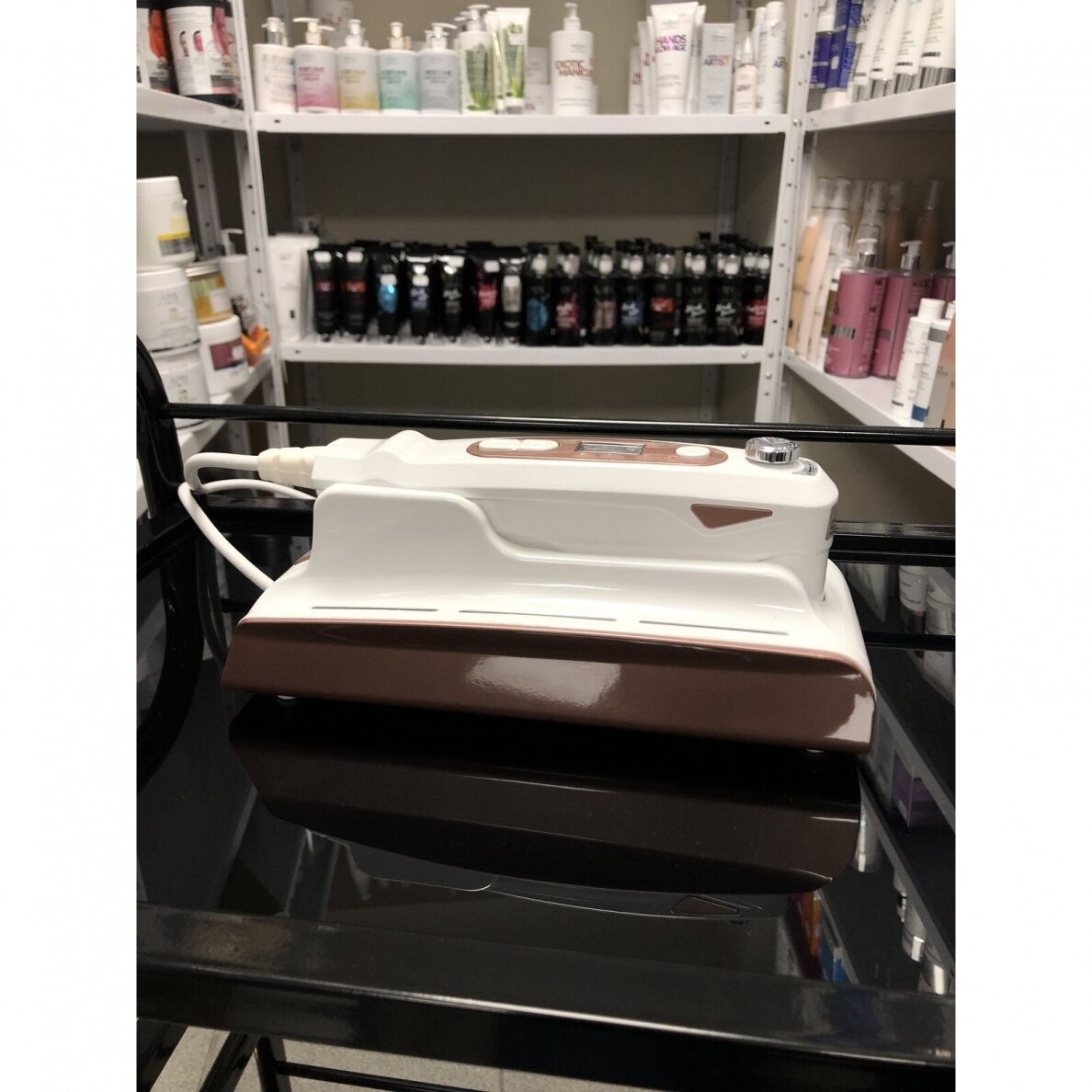 HIFU HELLO mobile focused energy device for non-surgical tightening of the face oval 2 HIFU HELLO mobile focused energy device for non-surgical tightening of the face oval 2