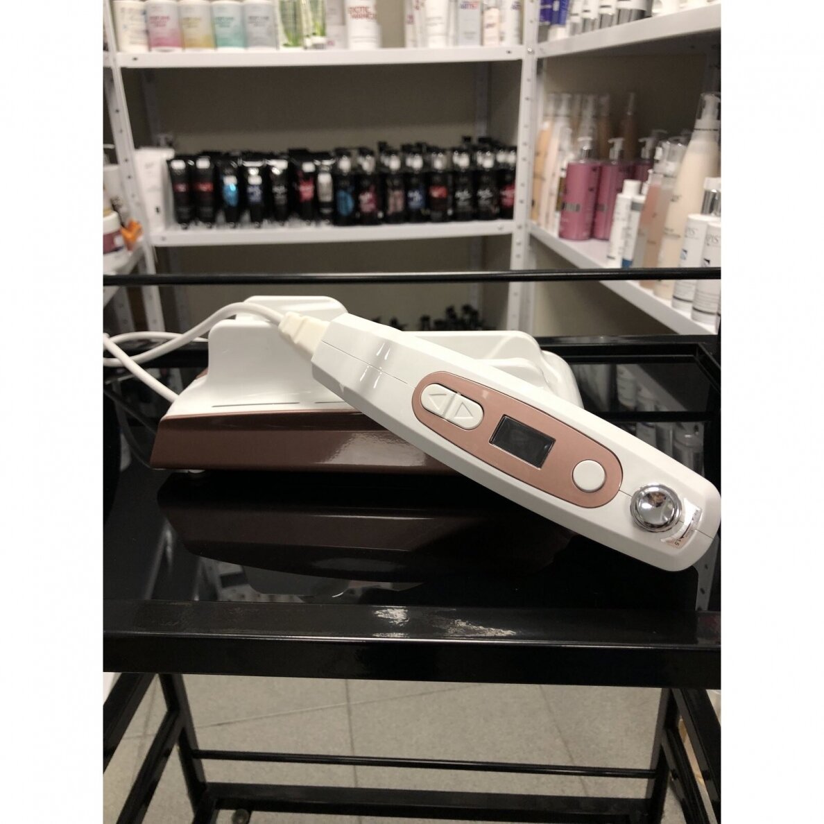 HIFU HELLO mobile focused energy device for non-surgical tightening of the face oval 1 HIFU HELLO mobile focused energy device for non-surgical tightening of the face oval 1