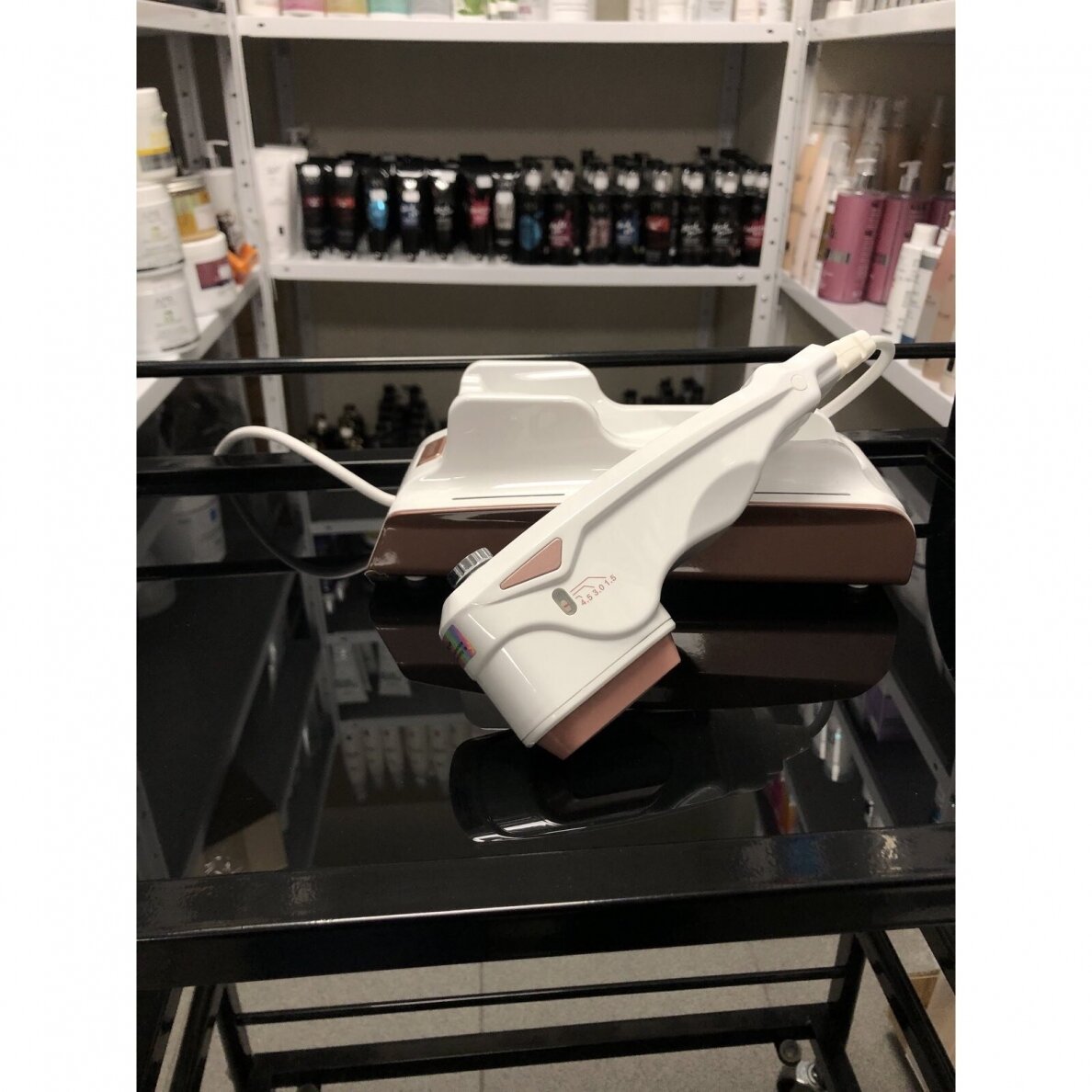 HIFU HELLO mobile focused energy device for non-surgical tightening of the face oval 5 HIFU HELLO mobile focused energy device for non-surgical tightening of the face oval 5