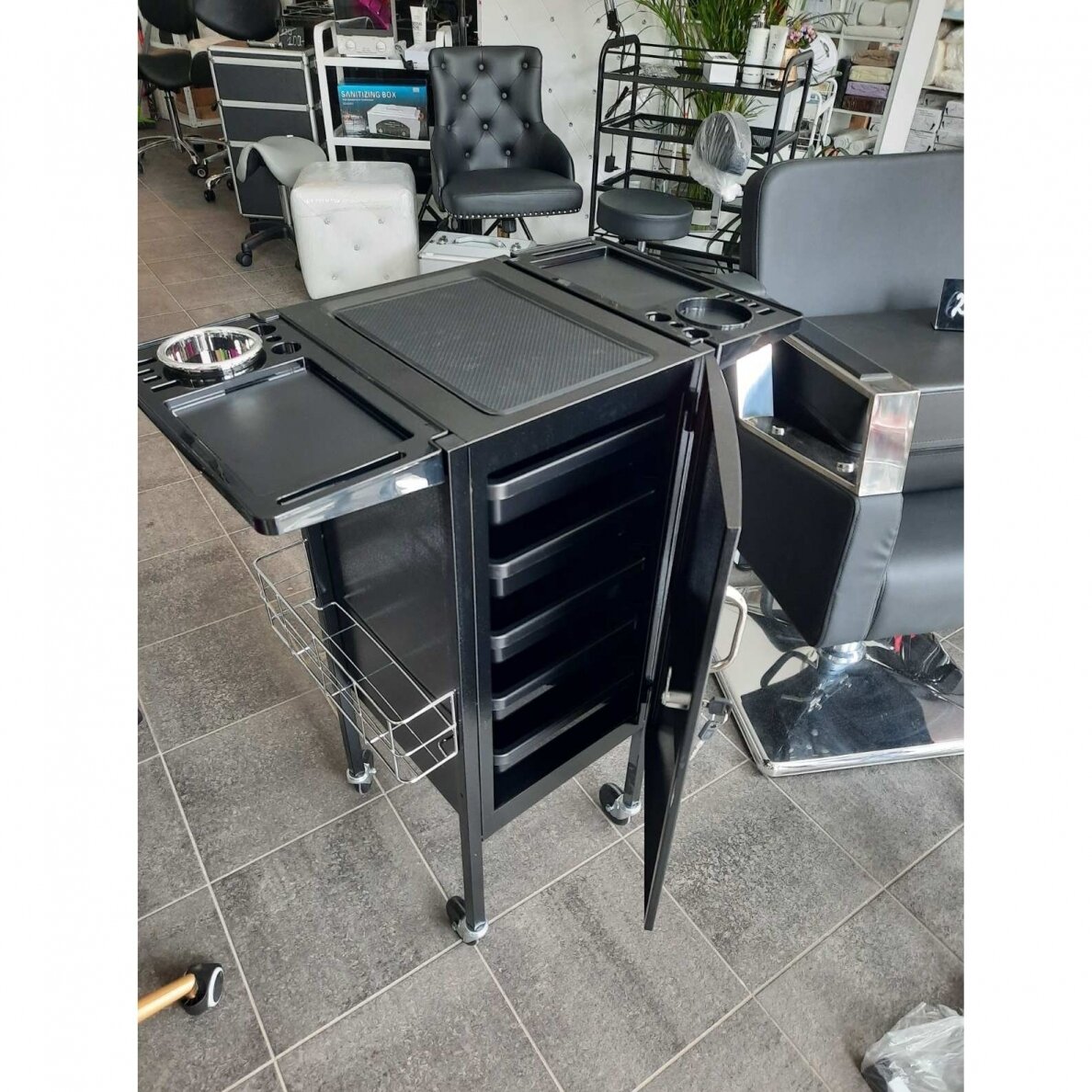 Professional barber and hair stilist trolley GABBIANO DELUXE 500, black color 11 Professional barber and hair stilist trolley GABBIANO DELUXE 500, black color 11