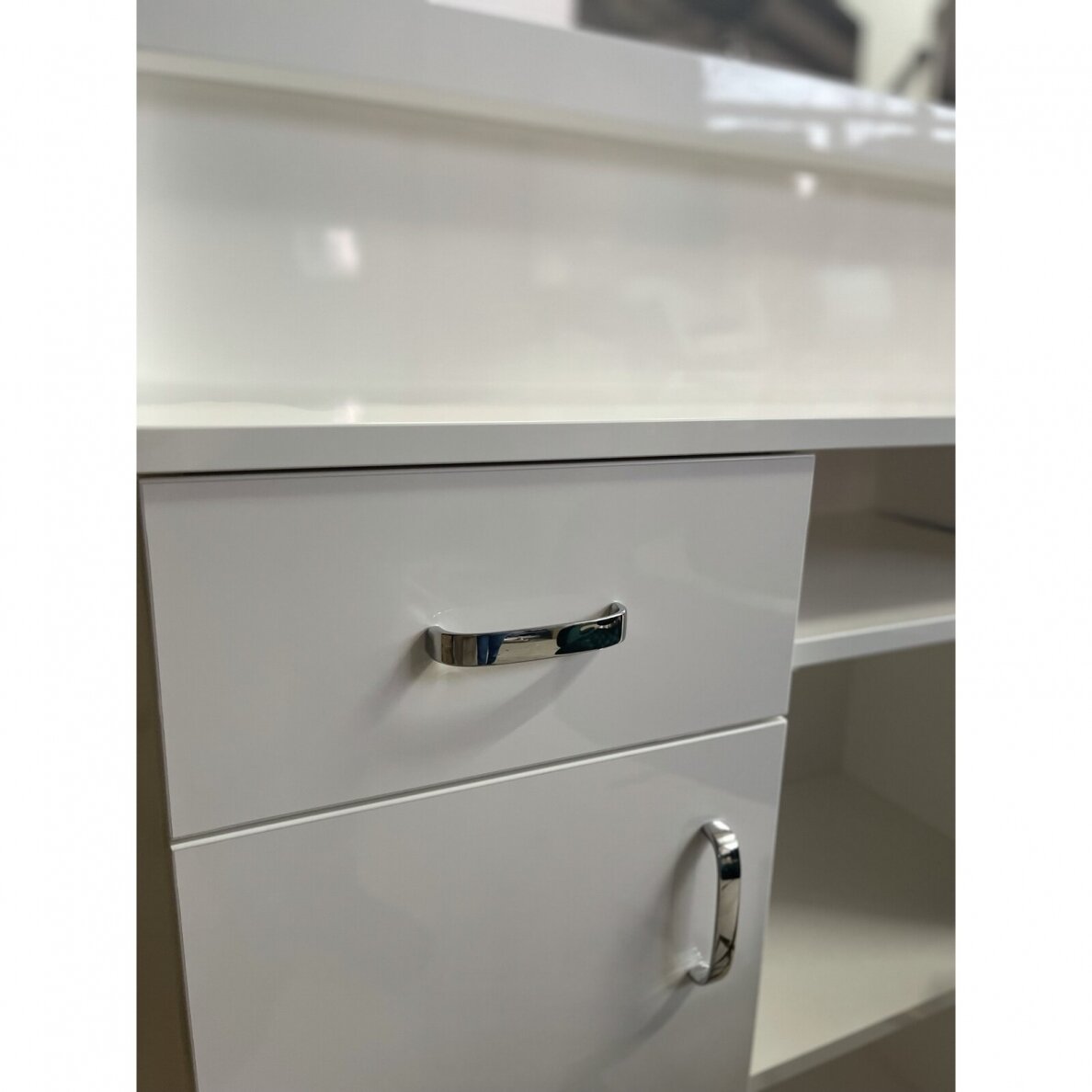 Profesionalus registratūros stalas - recepcija grožio salonams REFLECTION su LED apšvietimu 8 Profesionalus registratūros stalas - recepcija grožio salonams REFLECTION su LED apšvietimu 8