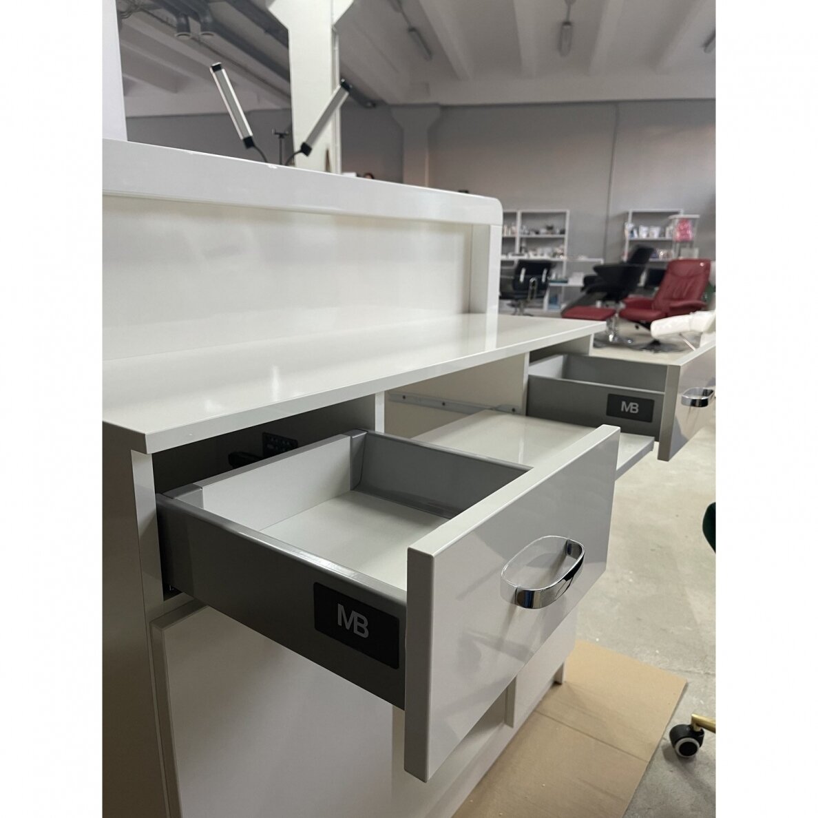 Profesionalus registratūros stalas - recepcija grožio salonams REFLECTION su LED apšvietimu 6
