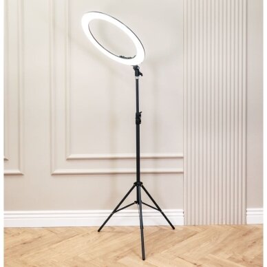 LUNA 2.0 profesionali galinga LED makiažo lempa grožio meistrams su šviesos reguliavimu + stovas (70 W) LUNA 2.0 profesionali galinga LED makiažo lempa grožio meistrams su šviesos reguliavimu + stovas (70 W)