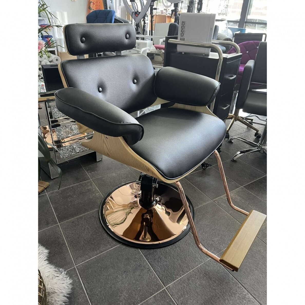 Professional hairdresser's chair with footrest and wooden elements GABBIAN FLORENCE, black color 7 Professional hairdresser's chair with footrest and wooden elements GABBIAN FLORENCE, black color 7