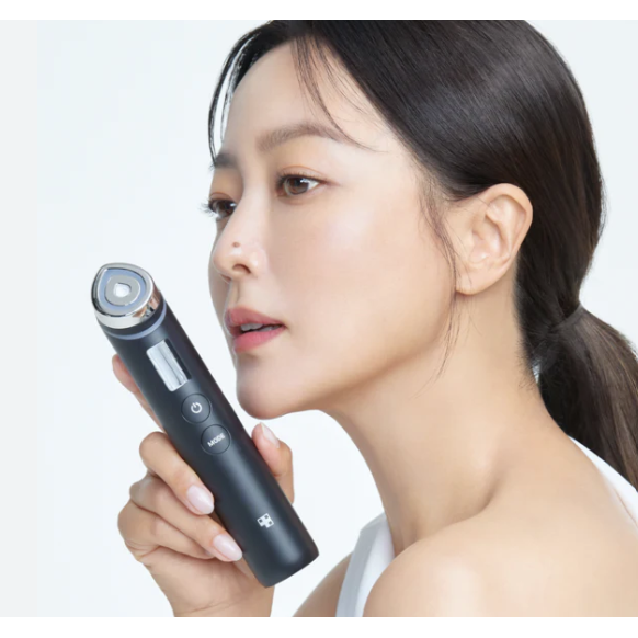 MEDICUBE AGE-R BOOSTER PRO multifunctional facial care device 3 MEDICUBE AGE-R BOOSTER PRO multifunctional facial care device 3