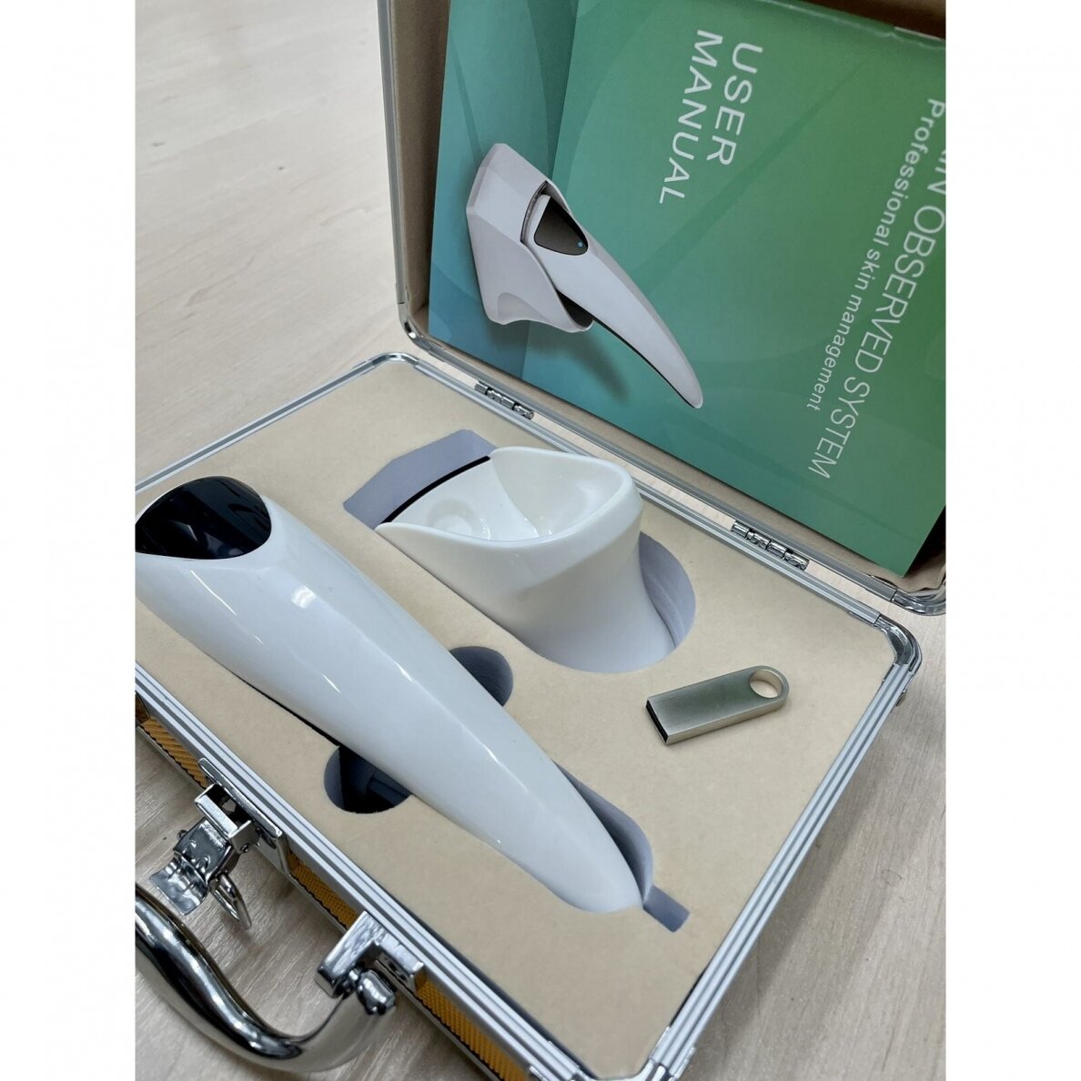 Portable UV facial skin analyser 2