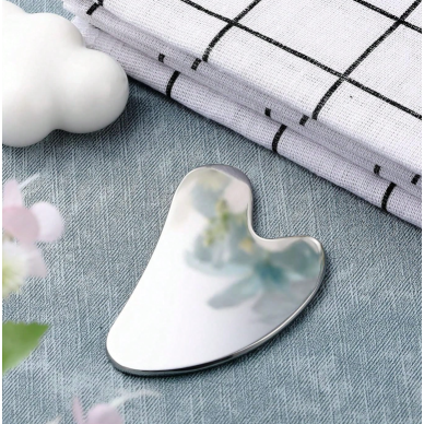 Стальной массажер для лица GUA SHA SILVER с сумкой, 1 шт. 1 Стальной массажер для лица GUA SHA SILVER с сумкой, 1 шт. 1