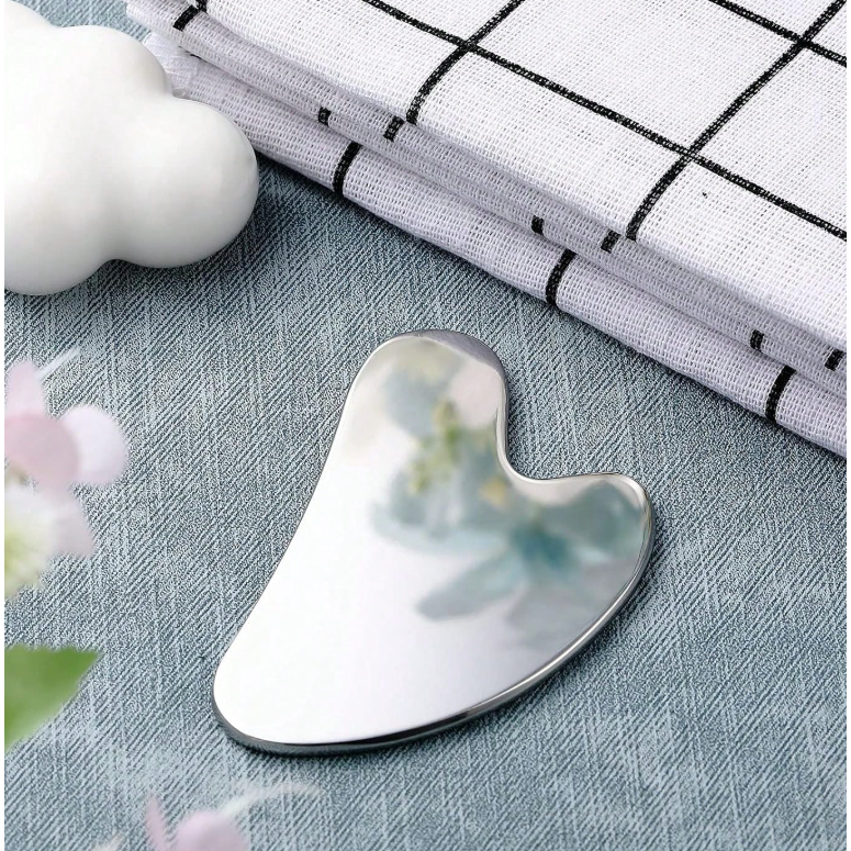 Стальной массажер для лица GUA SHA SILVER с сумкой, 1 шт. 1 Стальной массажер для лица GUA SHA SILVER с сумкой, 1 шт. 1