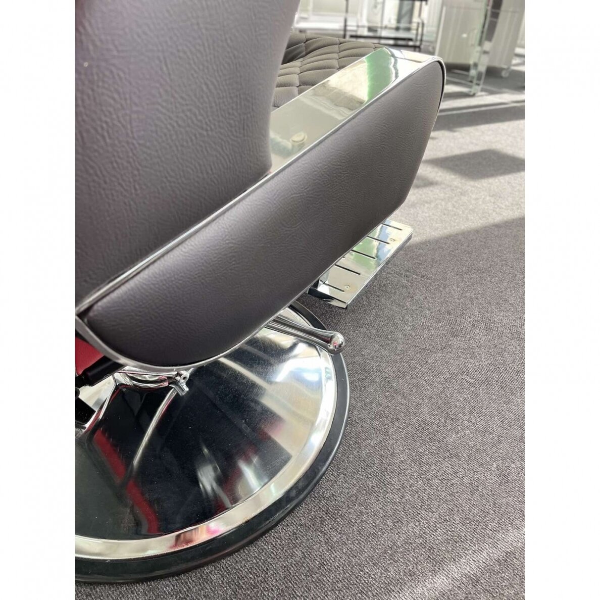 Profesionali barberio kėdė kirpykloms ir grožio salonams RONA DUO 14 Profesionali barberio kėdė kirpykloms ir grožio salonams RONA DUO 14