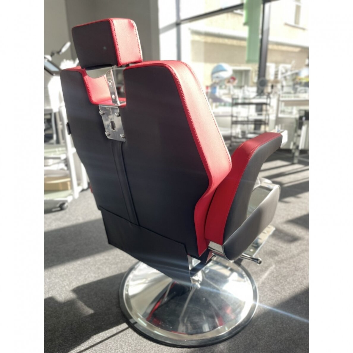 Profesionali barberio kėdė kirpykloms ir grožio salonams RONA DUO 18 Profesionali barberio kėdė kirpykloms ir grožio salonams RONA DUO 18