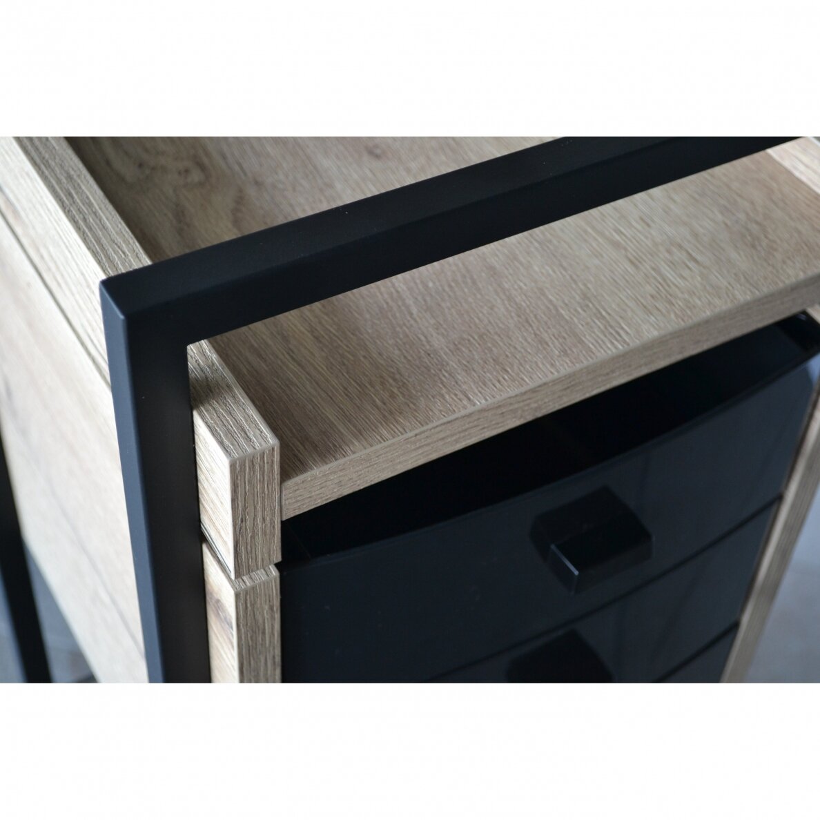 Professional metal and wood hairdressing trolley HIRO 3 Professional metal and wood hairdressing trolley HIRO 3