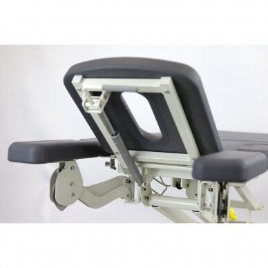 Profesionalus elektrinis manualinės terapijos ir masažo stalas Evero X7 INTEGRA  su naujovišku integruotu putplasčiu, pilkos spalvos 9