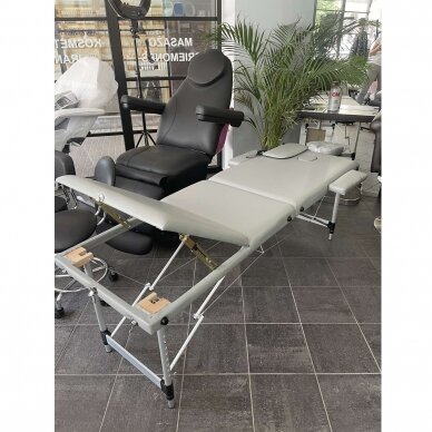 Profesionalus sulankstomas masažo stalas 3 dalių su aliumininio kojelėmis, pilkos spalvos KOMFORT FIZJO 3 10
