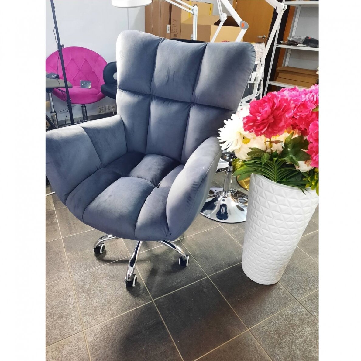 Beauty salon chair with wheels HR650K, graphite velor 5 Beauty salon chair with wheels HR650K, graphite velor 5