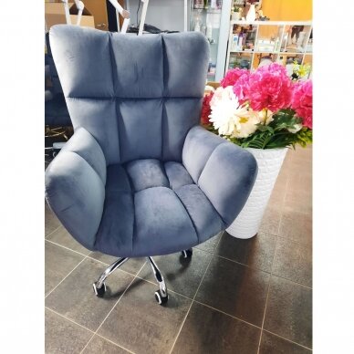 Beauty salon chair with wheels HR650K, graphite velor 7 Beauty salon chair with wheels HR650K, graphite velor 7
