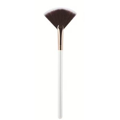 Fan-shaped brush for applying makeup, loose cosmetics and alginates, 1 pc. Fan-shaped brush for applying makeup, loose cosmetics and alginates, 1 pc.